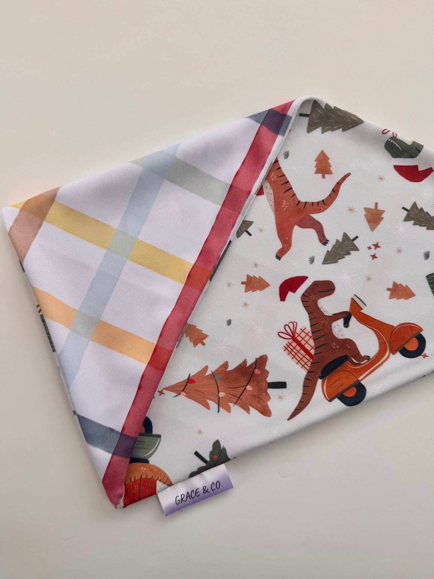 Christmas Dino's 3.0: 2 in 1, double sided dog bandana
