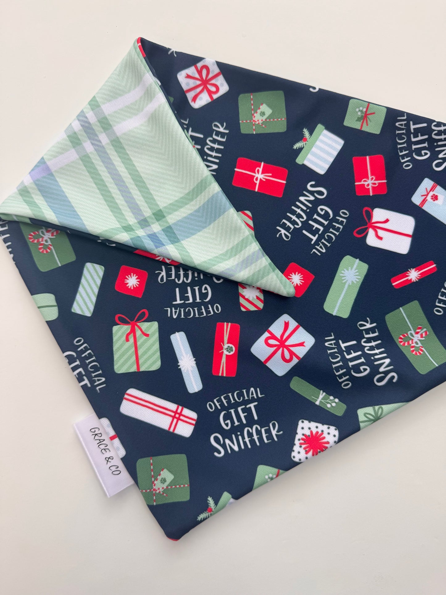 Official Gift Sniffer: 2 in 1, double sided dog bandana