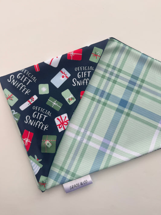 Official Gift Sniffer: 2 in 1, double sided dog bandana